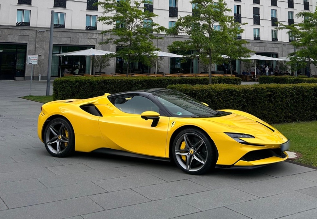 Ferrari SF90 Spider